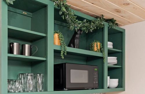 Canadensis Cabin | Modern Cozy Pocono Cabin | Pickleball | Firepits