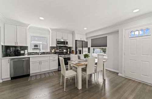 Clawson House | Modern Cozy Retreat