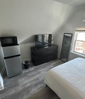 Queens House | Modern & cozy Room in Queens near Train station and buses