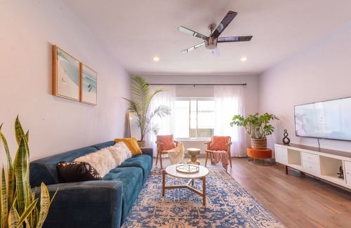 Wilshire Montana Apartment | Modern & Cozy Spacious 1BR/1BA – 0.6 mi from the Beach
