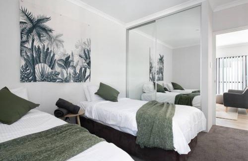 Attadale Apartment | Modern Cozy Spacious 3 Bdrm 2bath,freo,parking,ac