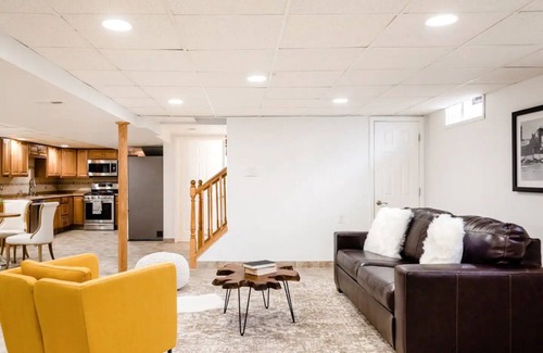 Dearborn House | Modern Cozy & Spacious Home 4 Beds Near Everything