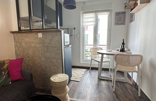 Quartier de la Goutte-d'Or Apartment | Modern cozy studio near Montmartre, 2min walk to metro Château Rouge