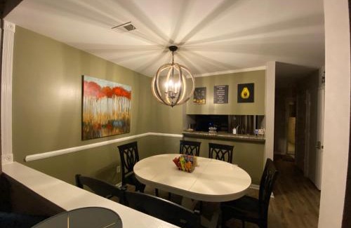 Cameron Wood Apartment | Modern Cozy Townhome