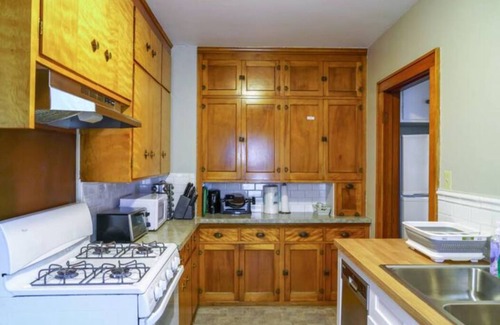 Northrop House | Modern, Cozy unit - Great Location