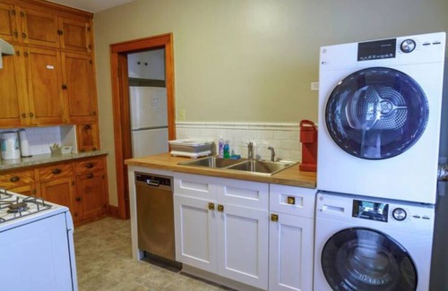 Northrop House | Modern, Cozy unit - Great Location