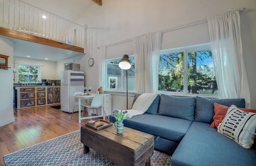 Shoreline House | Modern, Cozy Urban Homestead w/Loft