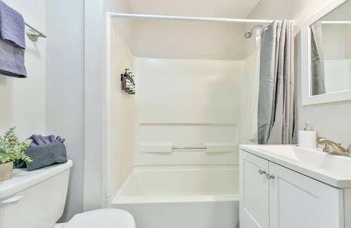 Greensboro House | Modern - Cozy - Well Locatedn