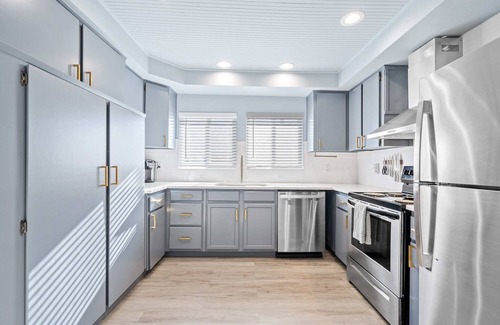 Garibaldi House | Modern craftsman home close to all Garibaldi has to offer. Dog Friendly!