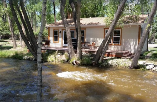 Buena Vista House | Modern Creekside Cottage
