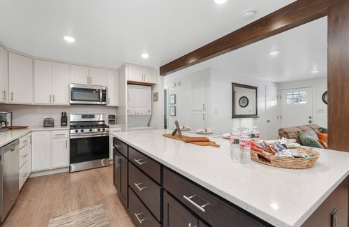 Springville House | Modern culinary kitchen, Luxury, Cozy Home & Pet-Friendly!