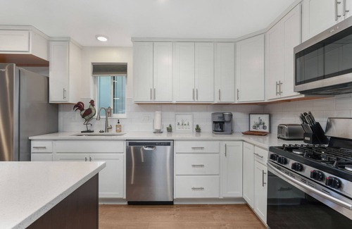 Springville House | Modern culinary kitchen, Luxury, Cozy Home & Pet-Friendly!