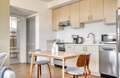 Palms Apartment | Modern Culver City 1BR w/Gym & Roof Lounge, Walkable Area, by Blueground