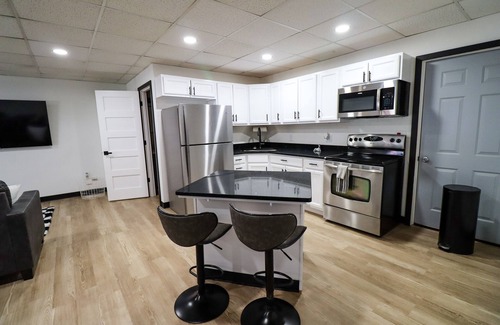 Deadwood Apartment | Modern Deadwood Retreat -Trolley Stop & Hot Tub