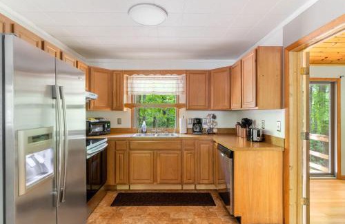 Berkeley Springs House | Modern decor, Hot Tub, Fire Pit, Grill, & Games