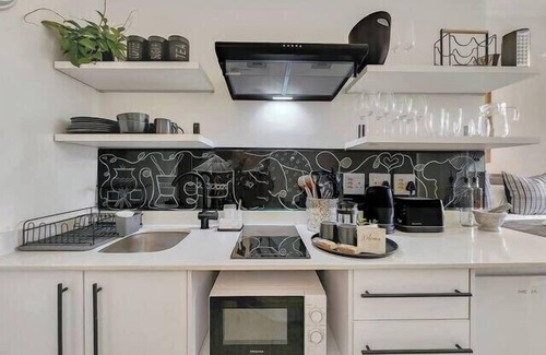 Observatory Apartment | Modern decorated studio in Observatory 1