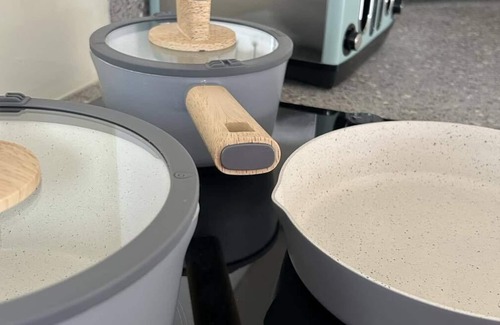 Willen Apartment | Modern Delphi 2 bed Apartment, En Suit, Balcony