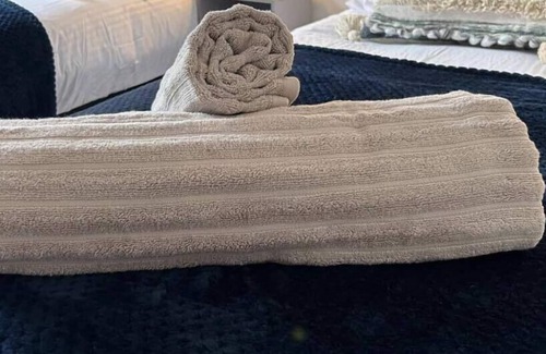 Willen Apartment | Modern Delphi 2 bed Apartment, En Suit, Balcony