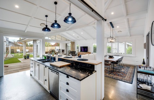 Havelock North House | Modern Deluxe - Havelock North Holiday Home