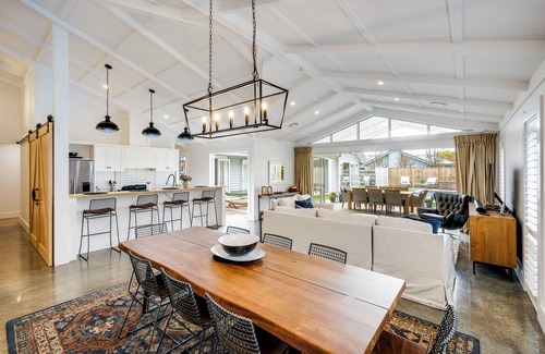 Havelock North House | Modern Deluxe - Havelock North Holiday Home