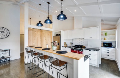Havelock North House | Modern Deluxe - Havelock North Holiday Home