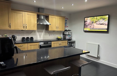 Cleckheaton House | Modern deluxe house situated close to Leeds, Bradford and Wakefield.