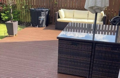 Cleckheaton House | Modern deluxe house situated close to Leeds, Bradford and Wakefield.