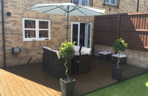 Cleckheaton House | Modern deluxe house situated close to Leeds, Bradford and Wakefield.