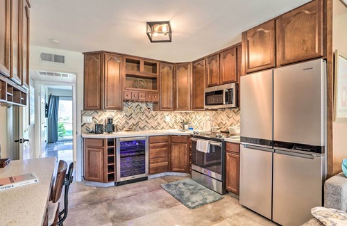 Desert Hot Springs Condo | Modern Desert Hot Springs Condo w/Pool Access!