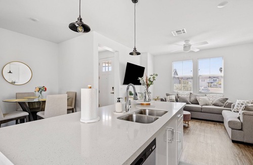 South Mountain House | Modern Desert Escape | Mountain View