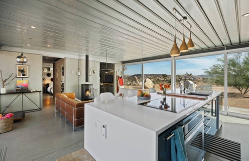 Pioneertown House | Modern desert getaway with epic views in enchanting Pioneertown