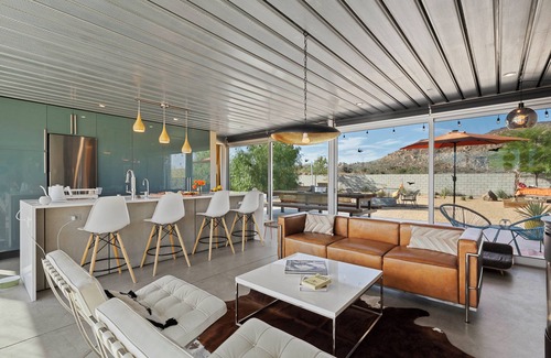 Pioneertown House | Modern desert getaway with epic views in enchanting Pioneertown