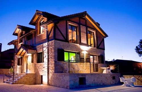 Pradena Ski Chalet | Modern design country house with fantastic qualities, jacuzzi, air conditioning, etc etc