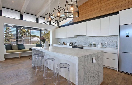 Scott Estate House | Modern design, fantastic view, solar power, no load shedding, borehole water