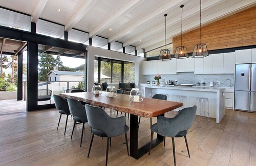 Scott Estate House | Modern design, fantastic view, solar power, no load shedding, borehole water