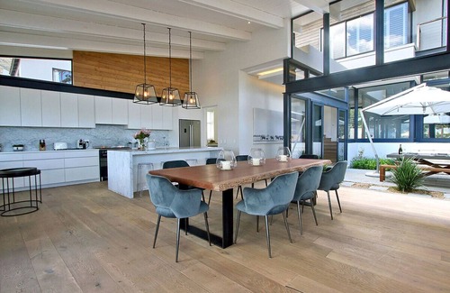 Scott Estate House | Modern design, fantastic view, solar power, no load shedding, borehole water