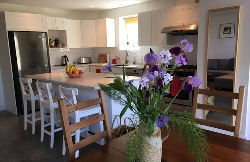 Hastings Apartment | Modern design with antique heirlooms