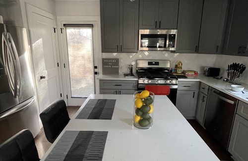 Montopolis House | Modern, designer home, minutes from Downtown ATX