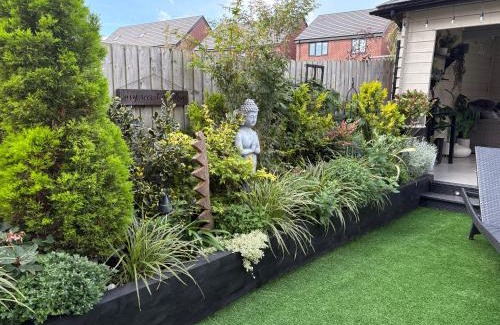 Everton House | Modern Detached House with multiple parking and large garden next to Anfield Stadium