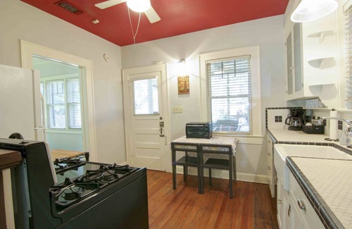 Hancock Cottage | Modern dog-friendly Austin home super close to downtown with patio, W/D, kitchen