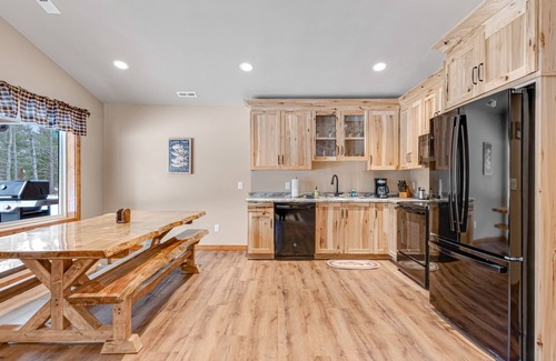 Conover Cabin | Modern dog-friendly cabin with hot tub, gas fireplace, patio, grill, & washer/dryer