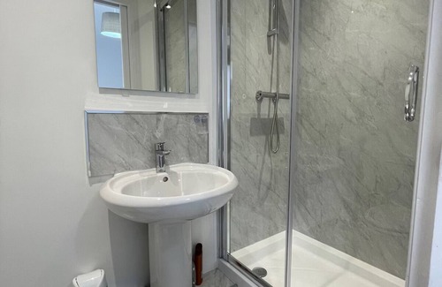 Milton Keynes Apartment | Modern Double Bed Apartment in Milton Keynes