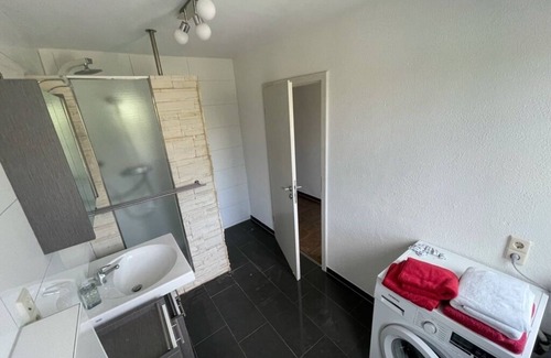 Engen Condo | Modern double rooms with TV, WiFi, shared bathroom and kitchen