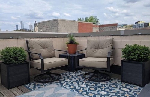 Pulaski Park House | MODERN DOWNTOWN 5-LEVEL-HOME WITH ROOFTOP AND 360-DEGREES SKYLINE VIEWS