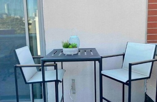 Pulaski Park House | MODERN DOWNTOWN 5-LEVEL-HOME WITH ROOFTOP AND 360-DEGREES SKYLINE VIEWS