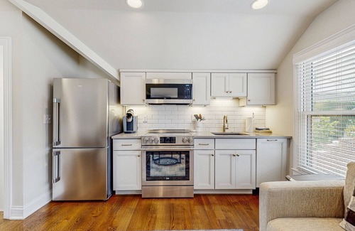 Germantown Apartment | Modern downtown escape with fast WiFi, full kitchen, modern decor & central AC