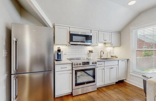 Germantown Apartment | Modern downtown escape with fast WiFi, full kitchen, modern decor & central AC
