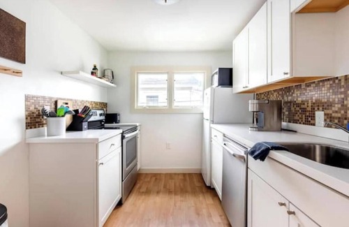 Old North End Apartment | Modern Downtown Flat- Near Church Street, Parking!