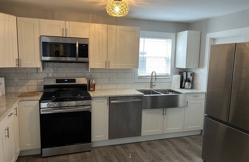 Port Austin House | Modern Downtown Gem ~ Close to Beach ~ Yard ~ Pkg!