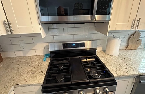Port Austin House | Modern Downtown Gem ~ Close to Beach ~ Yard ~ Pkg!